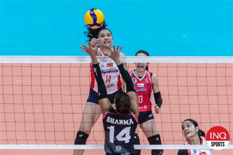 PVL: Bea de Leon getting the hang of Creamline system.